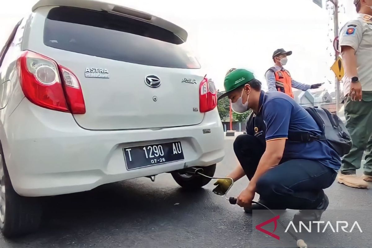Tiga mobil terjaring razia uji emisi di Pulogadung
