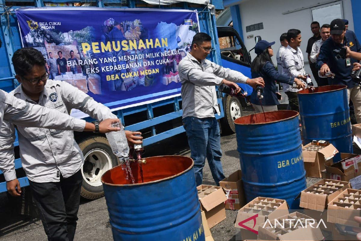 Bea Cukai Medan musnahkan  606.020 batang rokok ilegal