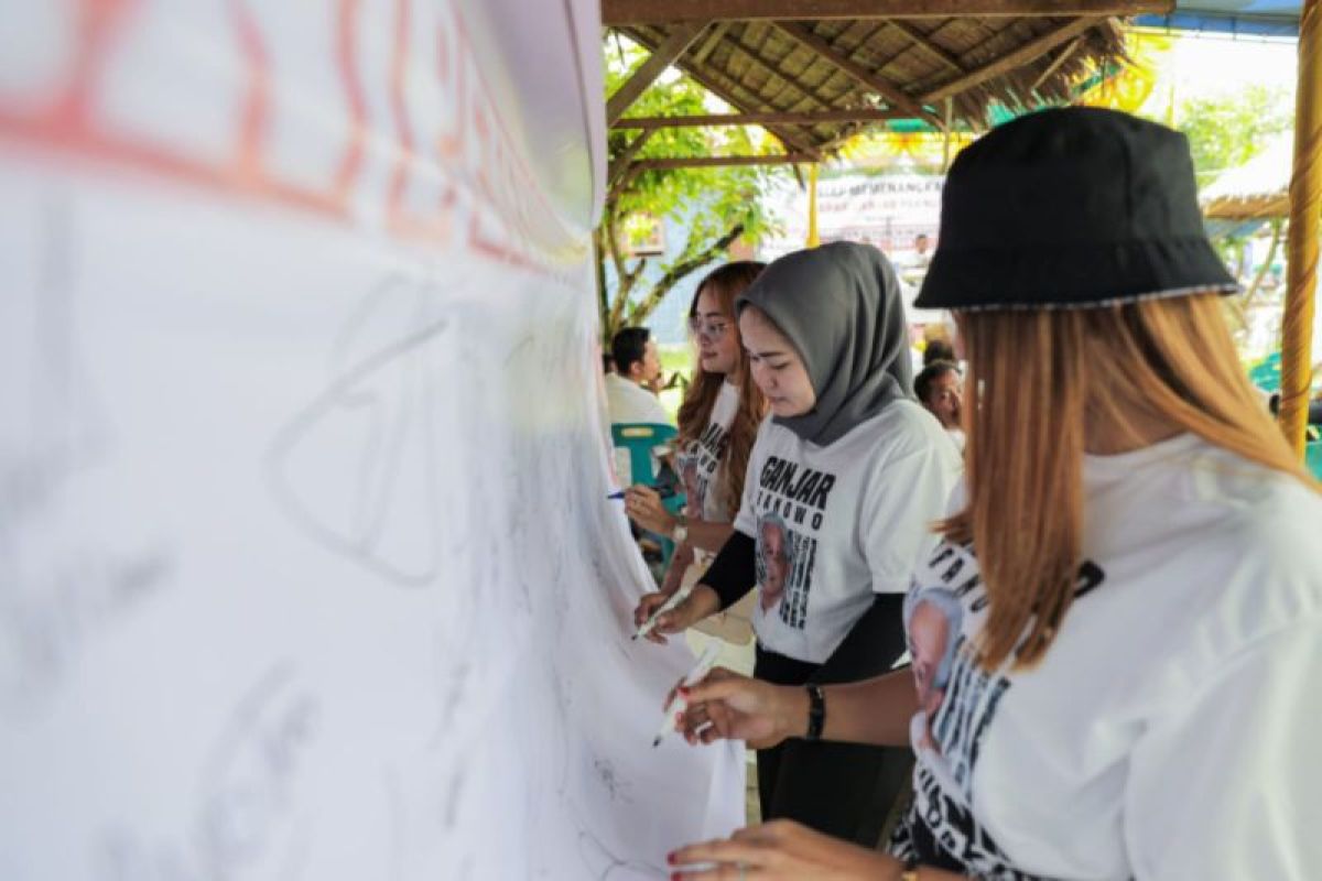 Siap menangkan Ganjar-Mahfud, warga Binjai bubuhkan tanda tangan bukti komitmen