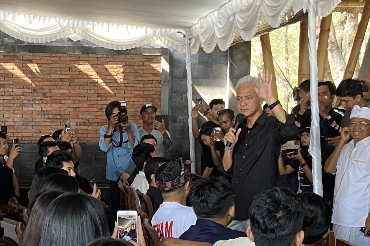 Bakal Capres Ganjar mengajak kaum muda Bali praktik politik dengan ikut timses