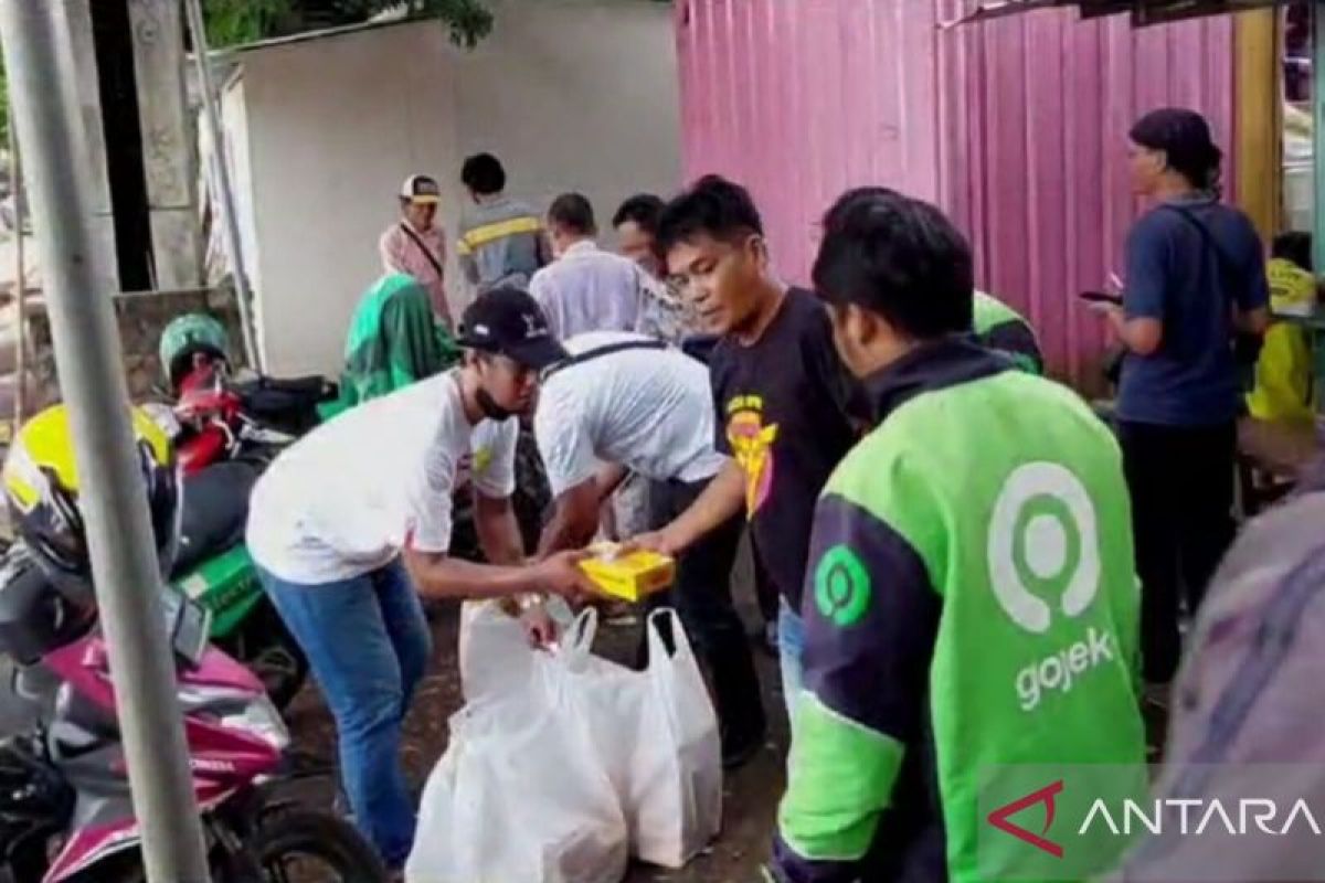 Pasangan Ganjar-Mahfud MD dikenalkan relawan lewat makanan