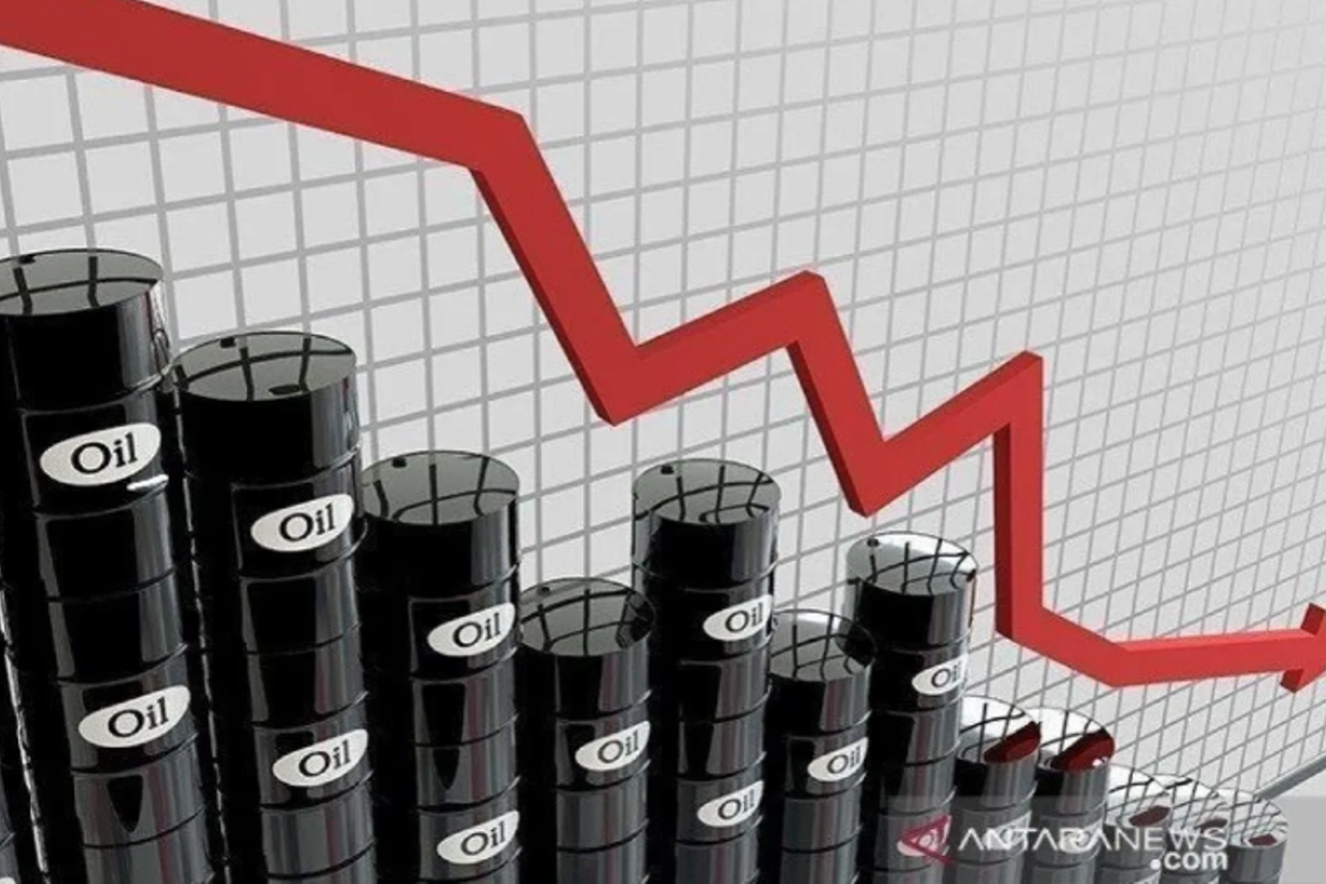 Harga minyak jatuh dipicu kenaikan dolar yang ditopang kebijakan The Fed