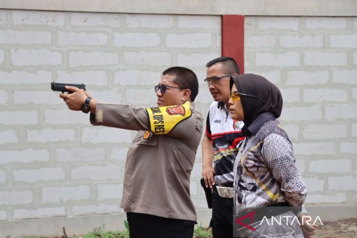 Personel Polres Sukabumi Kota berlatih akurasi dan insting menembak