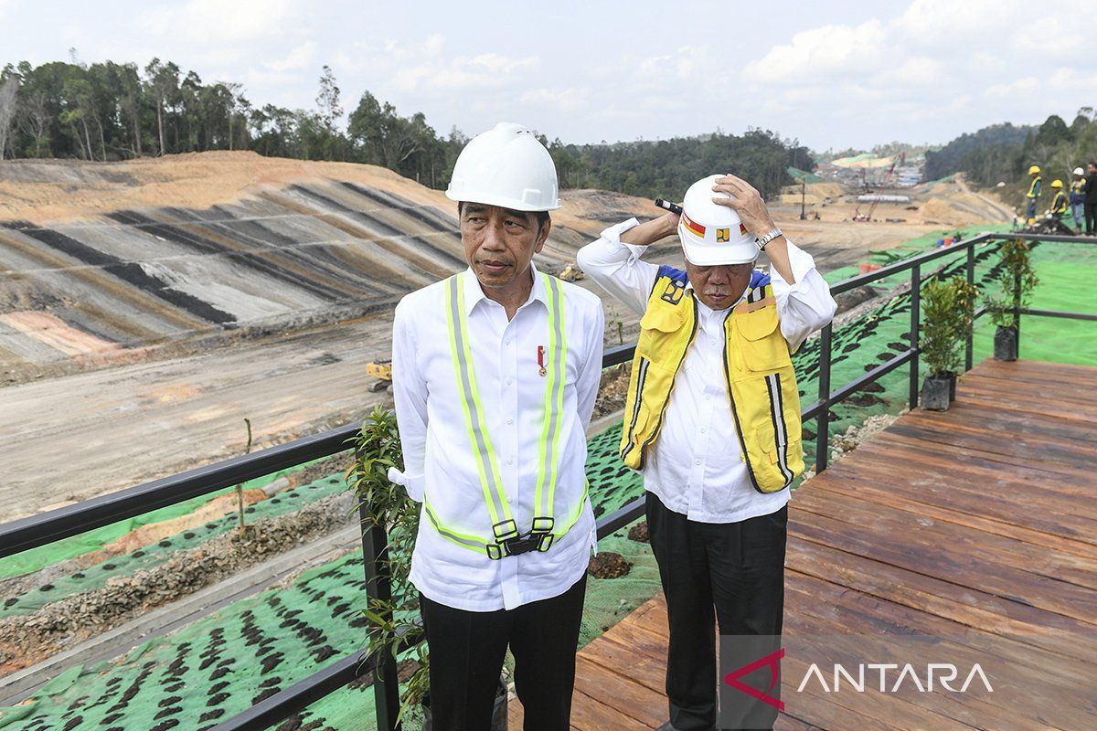Jokowi sebut progres jalan tol menuju IKN capai 55 persen