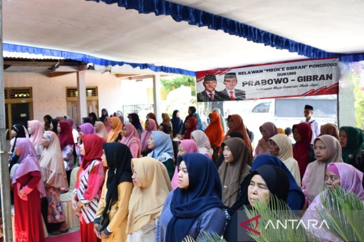 Emak-emak di Ponorogo deklarasi dukung Prabowo-Gibran
