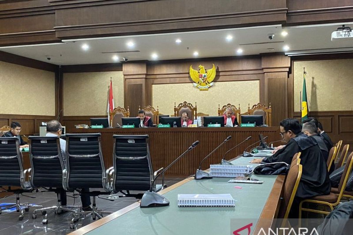 Mantan Dirut BAKTI Anang Achmad Latif minta dihukum seringan-ringannya