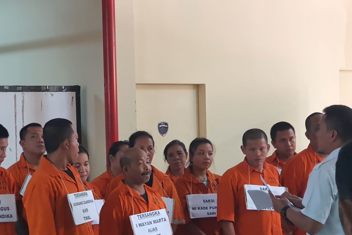 Polda Bali serahahkan 16 tersangka kasus perusakan vila di Karangasem