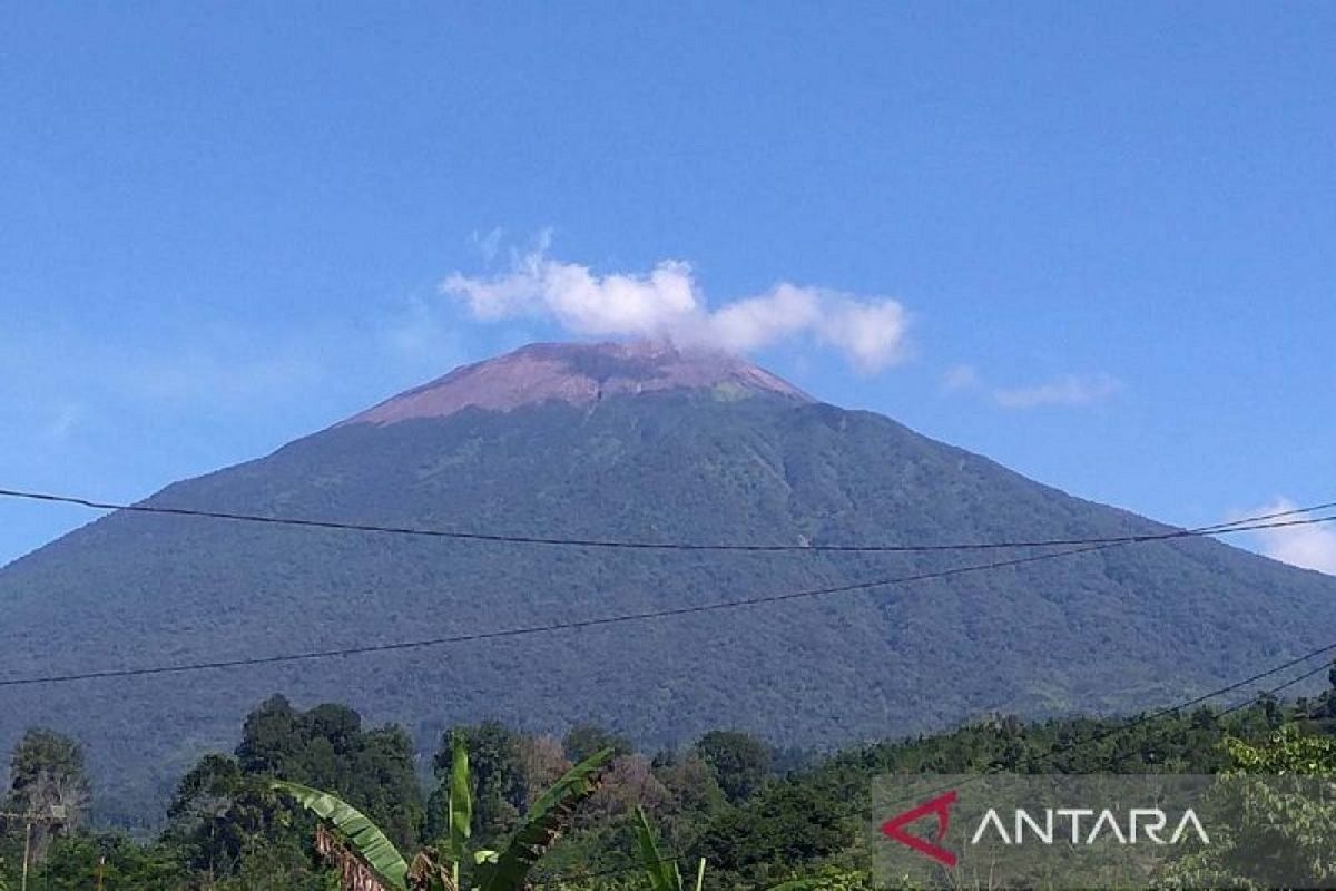 PVMBG imbau masyarakat sekitar Gunung Slamet untuk tetap tenang