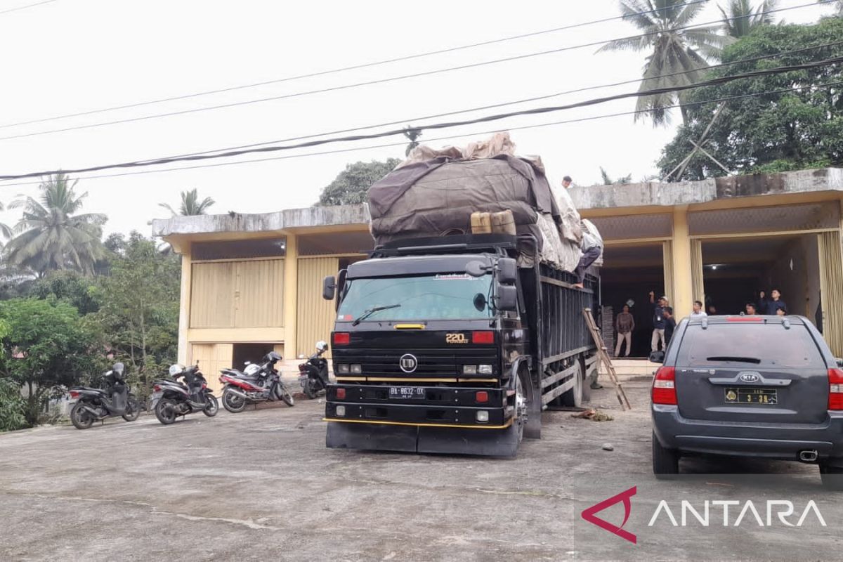 KPU Pasaman Barat temukan 19 kotak suara untuk Pemilu 2024 kondisi rusak