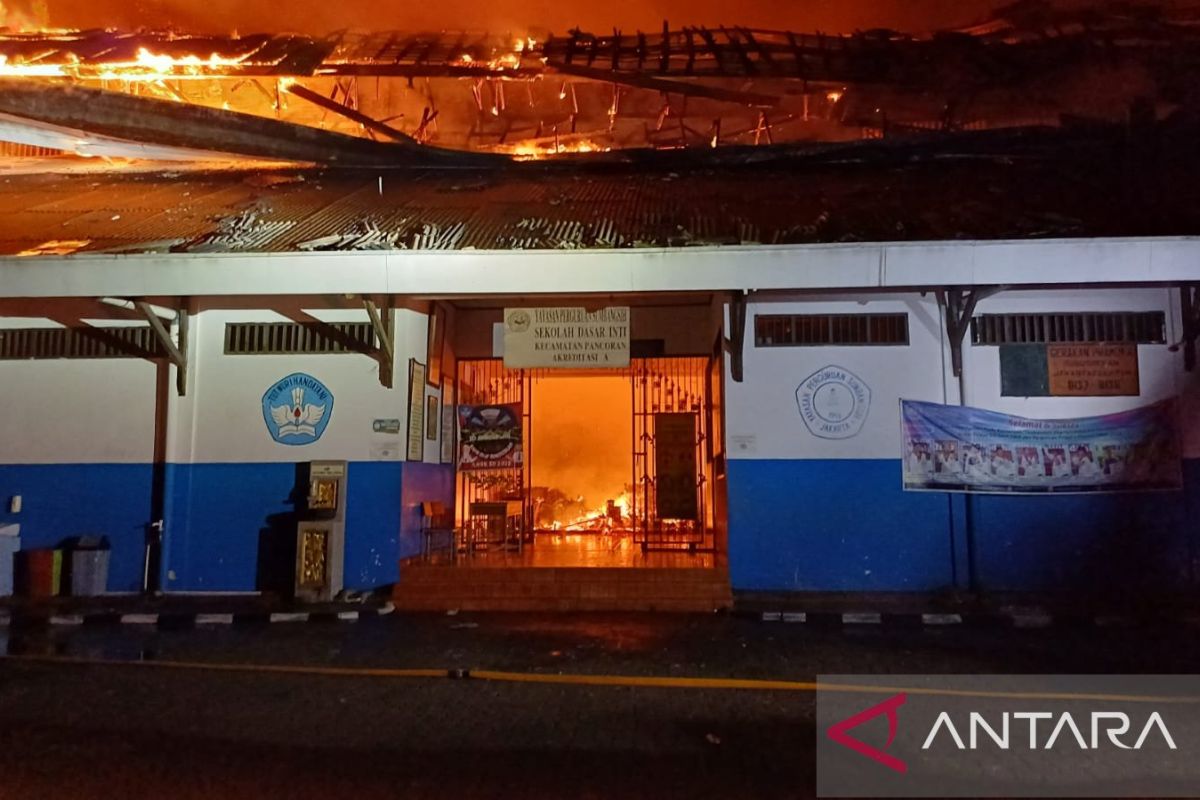 Kebakaran landa bangunan SD Sumbangsih di Jaksel