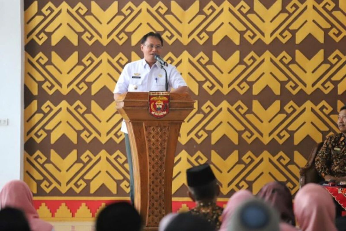 Bupati Lampung Barat minta kepala sekolah tingkatkan mutu pendidikan