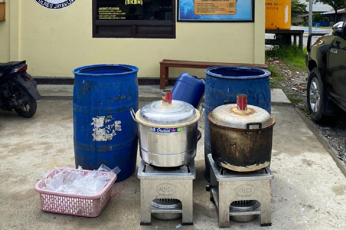 Polres Jayawijaya tangkap pembuat minuman beralkohol di Wamena