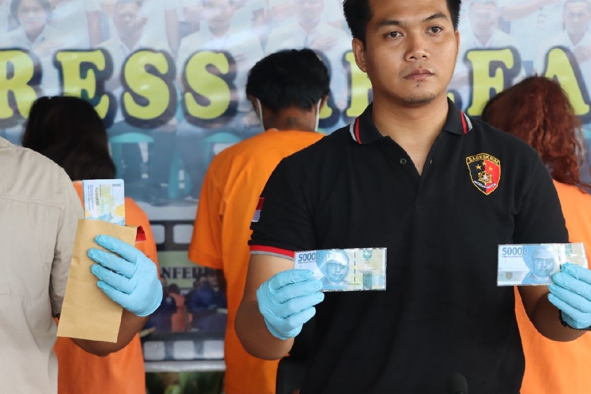 Polisi tangkap tiga pengedar uang palsu pecahan Rp50 ribu di Nabire