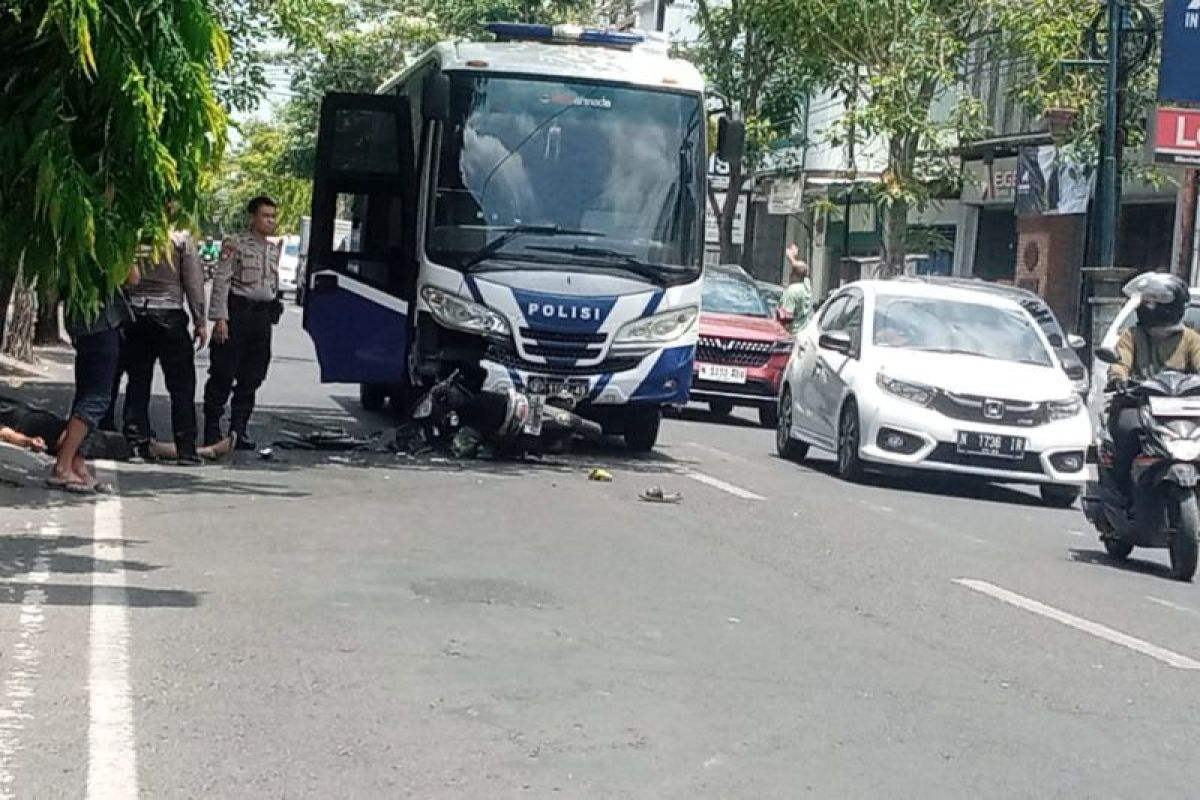 Bus SIM keliling kecelakaan di Tulungagung