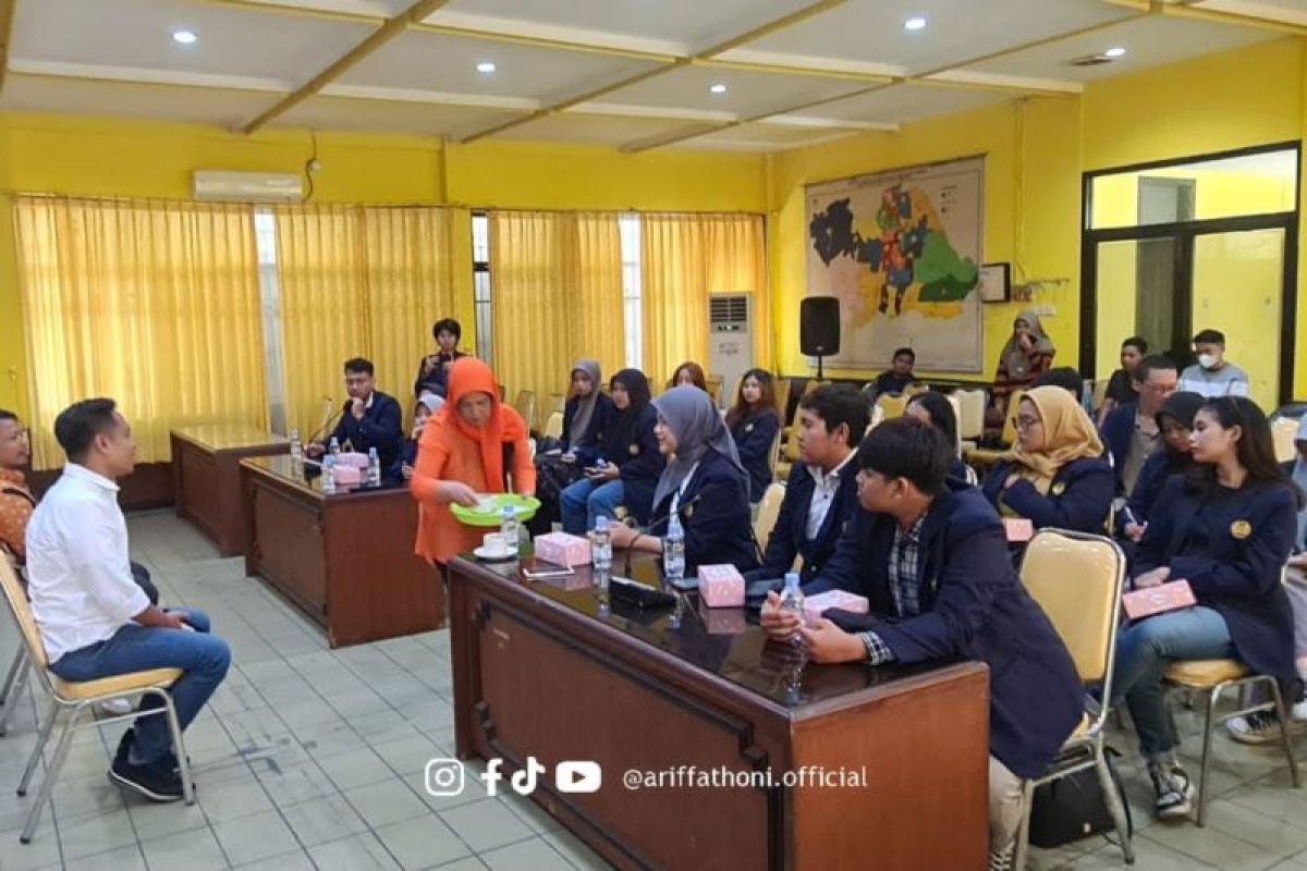Mahasiswa Unesa lakukan penelitian di Kantor Golkar Surabaya