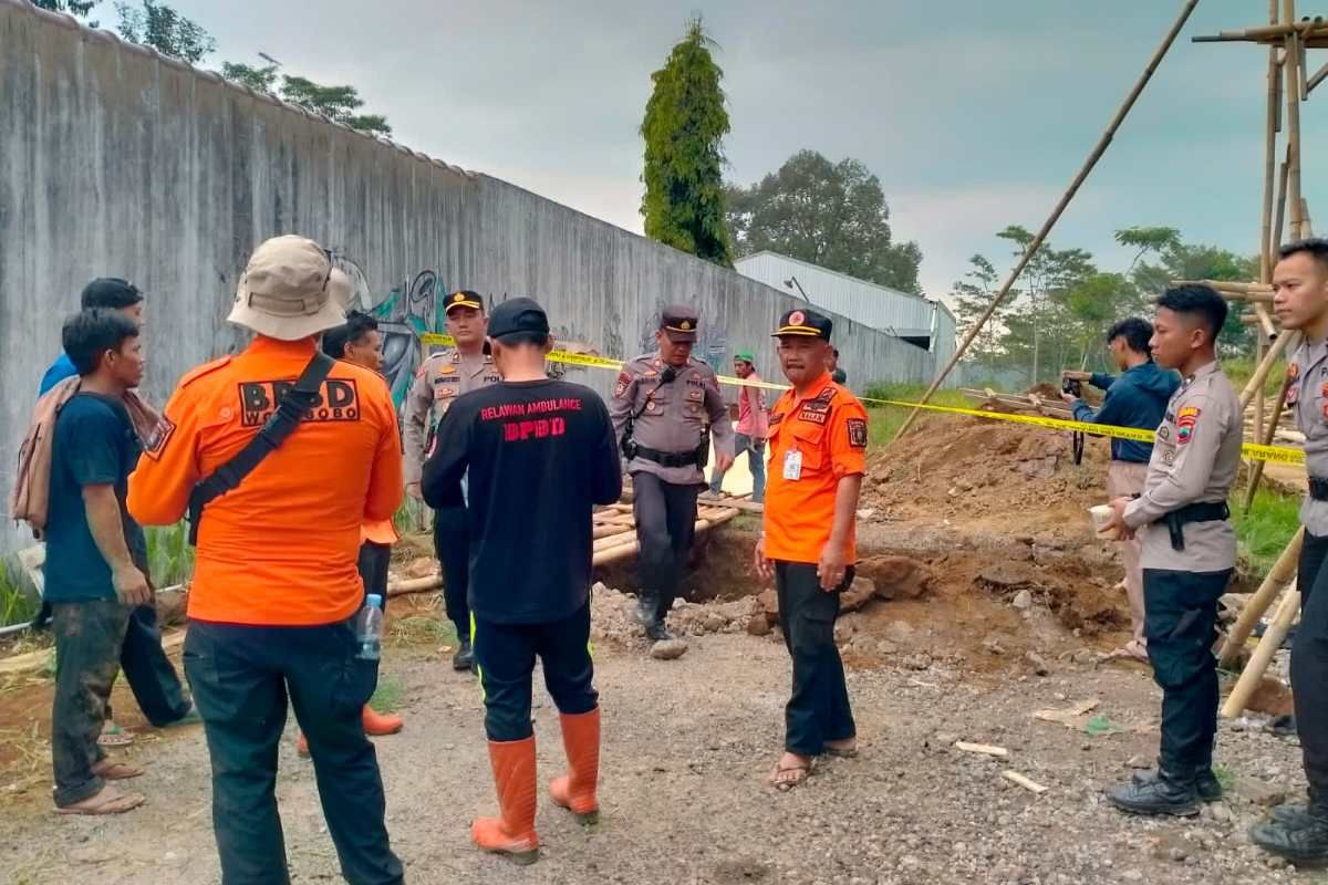 Tiga orang pekerja bangunan tertimpa longsor di Wonosobo ditemukan meninggal