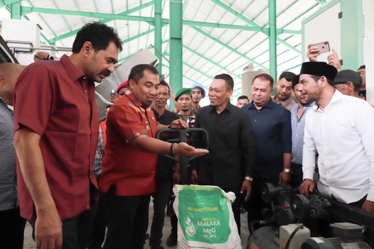 Pj Bupati resmikan pabrik pupuk magnesium di Aceh Besar