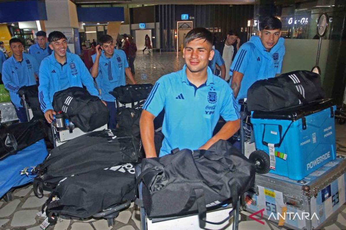 Timnas U-17 Jepang dan Argentina tiba di Indonesia