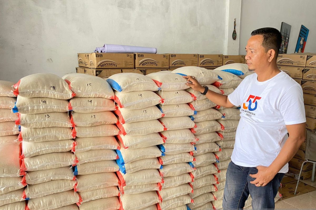 Dukung petani, Ketua Kadin Inhil borong beras organik Desa Kuala Sebatu