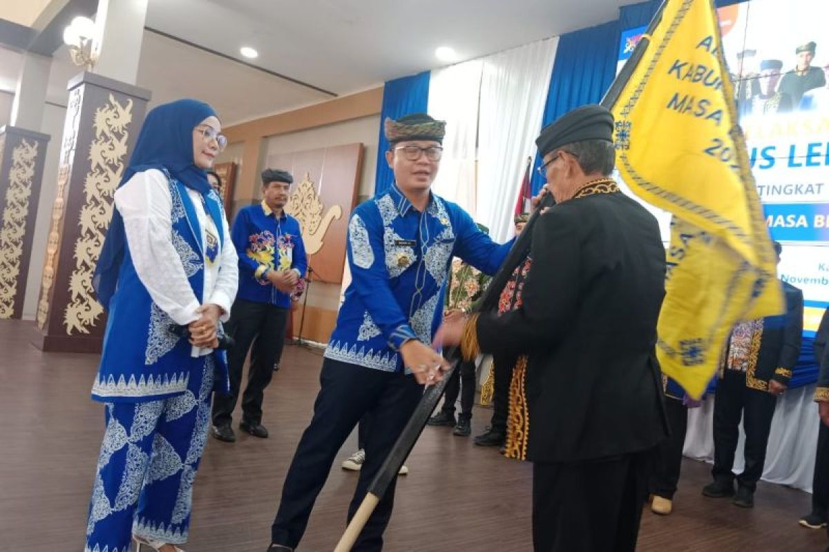 Bupati KTT Melantik Pengurus Lembaga Adat Tidung