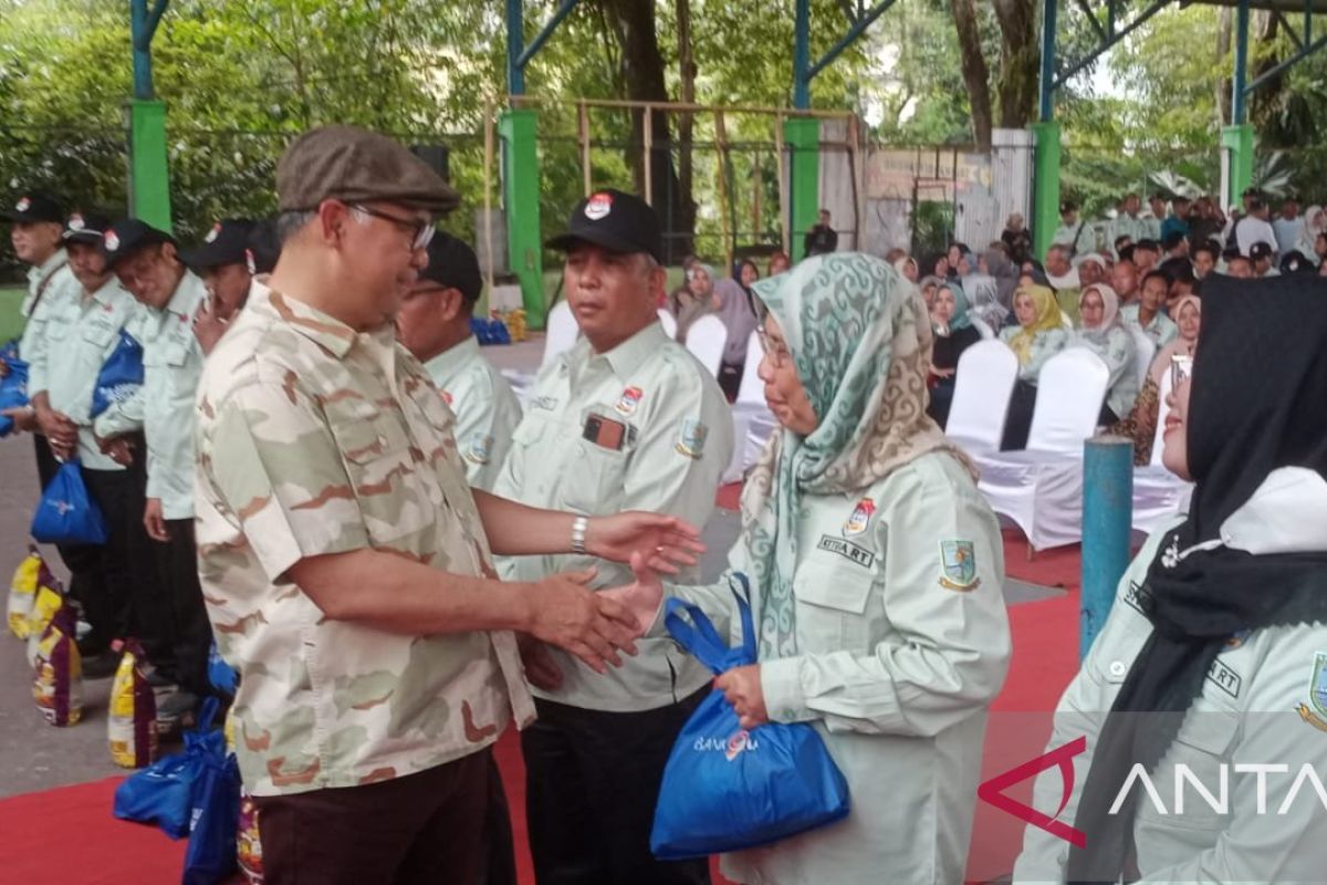 Pemkot dan Bank Jambi salurkan ribuan paket sembako ke warga