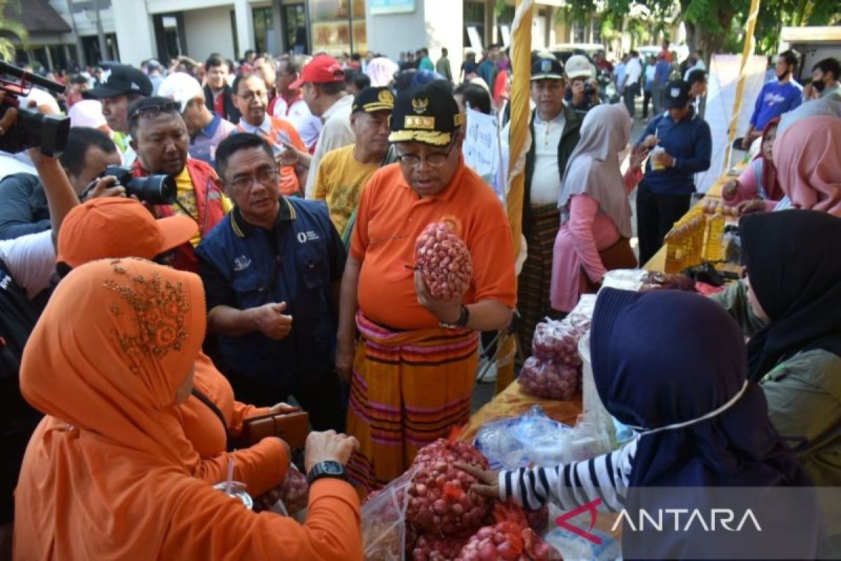 Pj Gubernur NTB melepas tim Jumat Salam turun ke desa-desa di Sumbawa