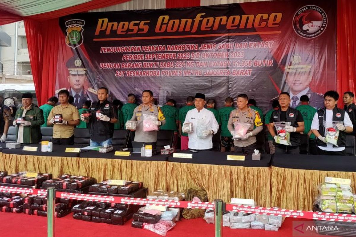 Polisi bongkar peredaran ratusan kg narkotika dari jaringan Malaysia