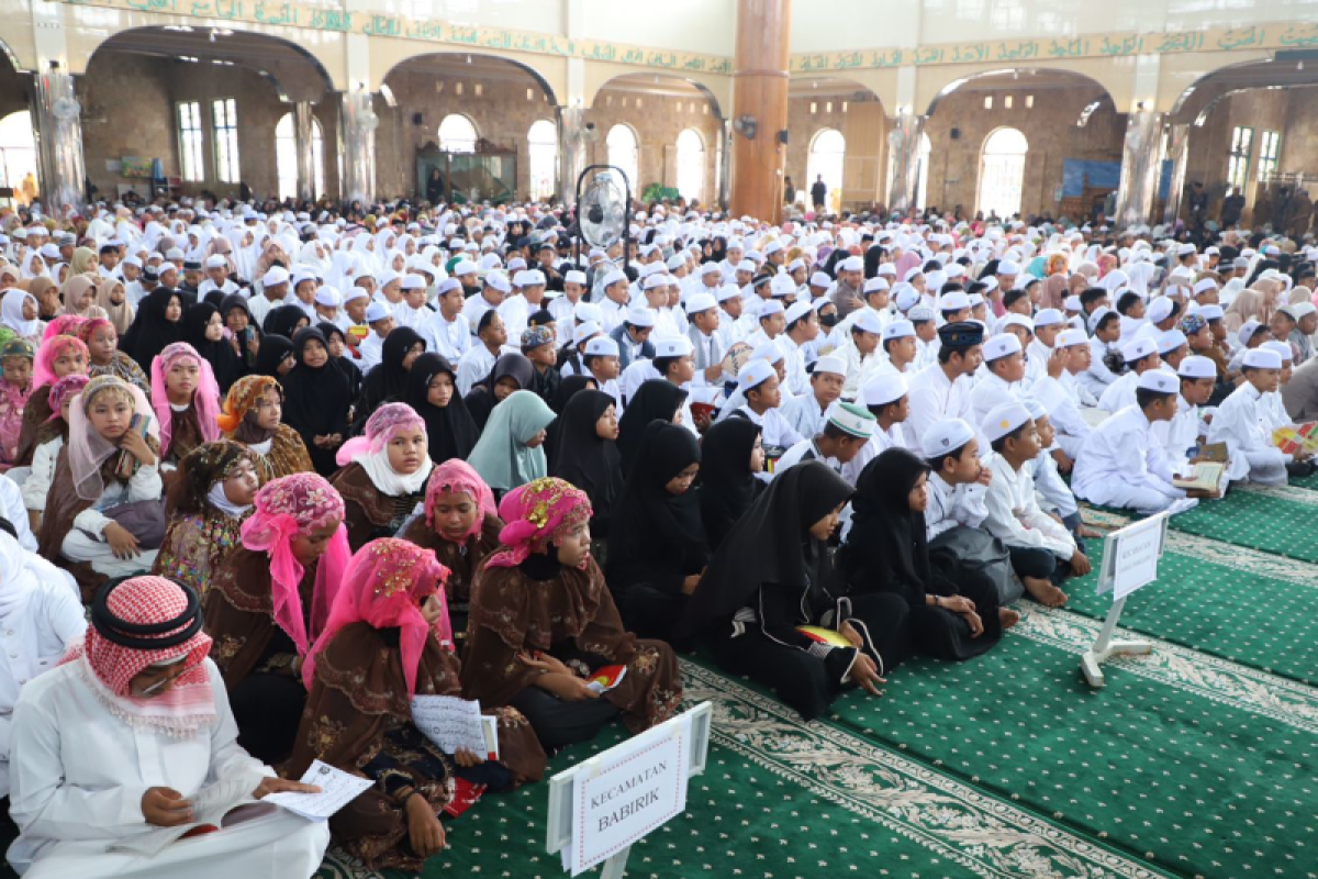 Ribuan pelajar sekolah dasar di HSU ikuti khataman massal Al-Qur'an