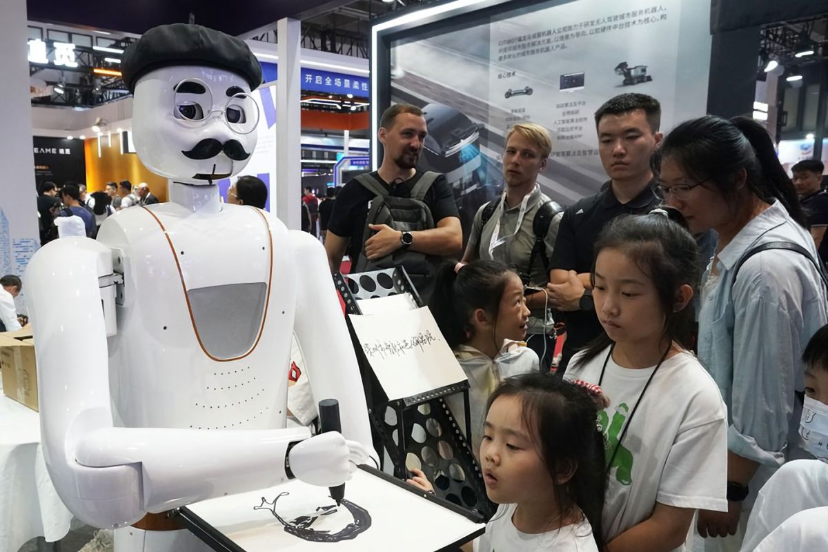China targetkan bangun sistem inovasi untuk robot humanoid pada 2025