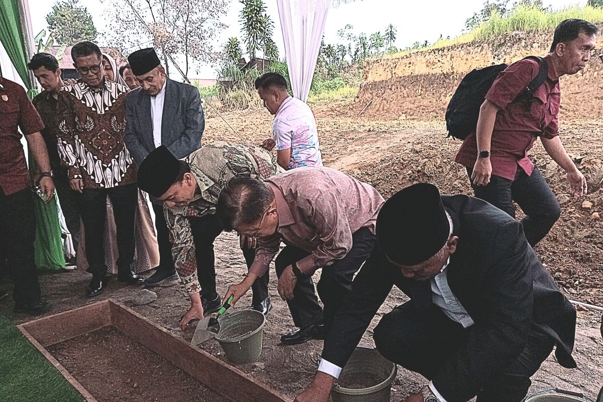 Jusuf Kalla, letakan batu pertama pembangunan pengembangan RS. Yarsi Ibnu Sina Padang Panjang