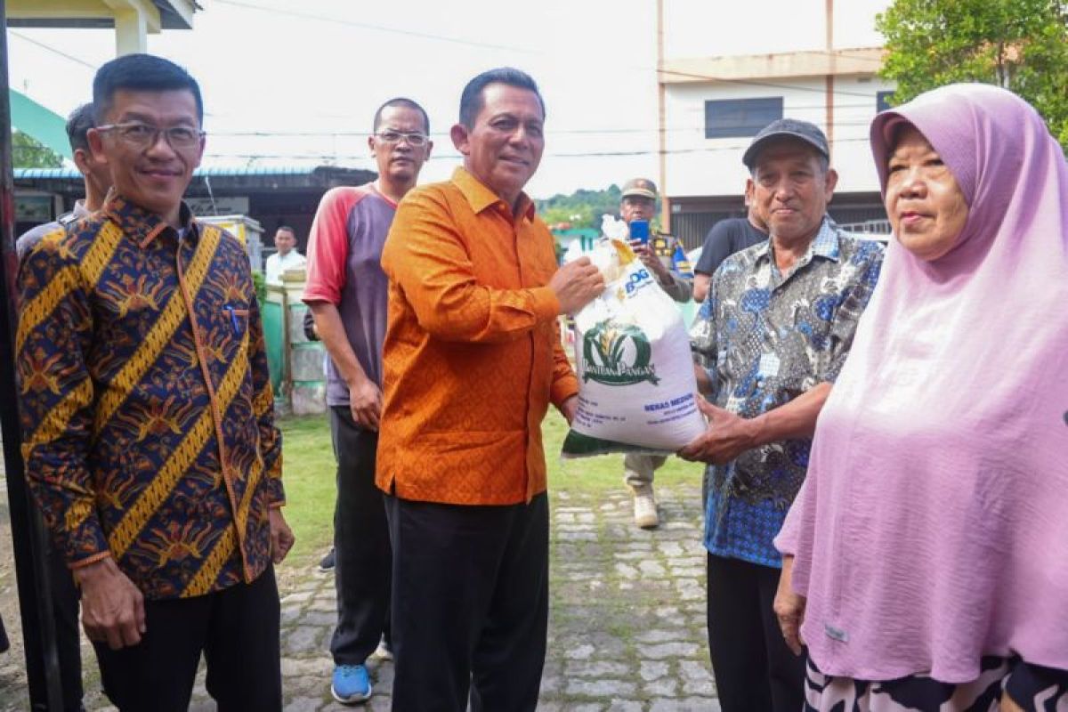 Gubernur Kepri salurkan bantuan beras sebanyak 6,1 ton ke warga Tanjungpinang