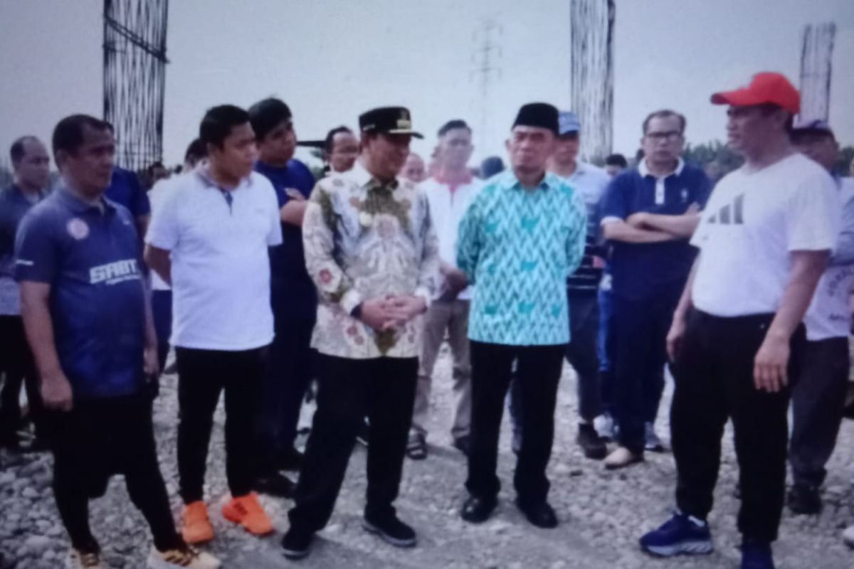 Menko Muhadjir meninjau pembangunan masjid milik Mentan di Makassar