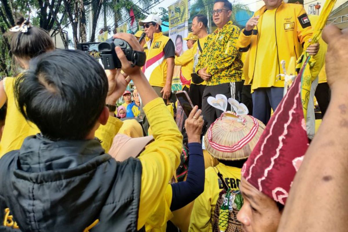 Salawat Nabi mengiringi jalan santai Golkar Kalimantan Selatan