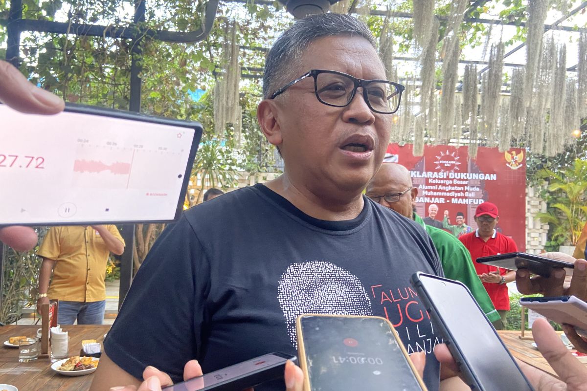 Hasto: Gibran sudah kembalikan kartu anggota PDI Perjuangan