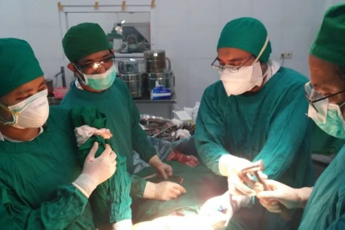 Tingkatkan layanan kesehatan, RSU Chasan Boesoerie Ternate tangani pasien patah tulang