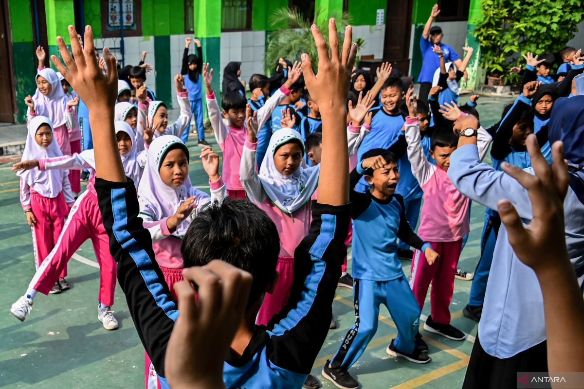 Simple morning exercise boosts student learning: minister