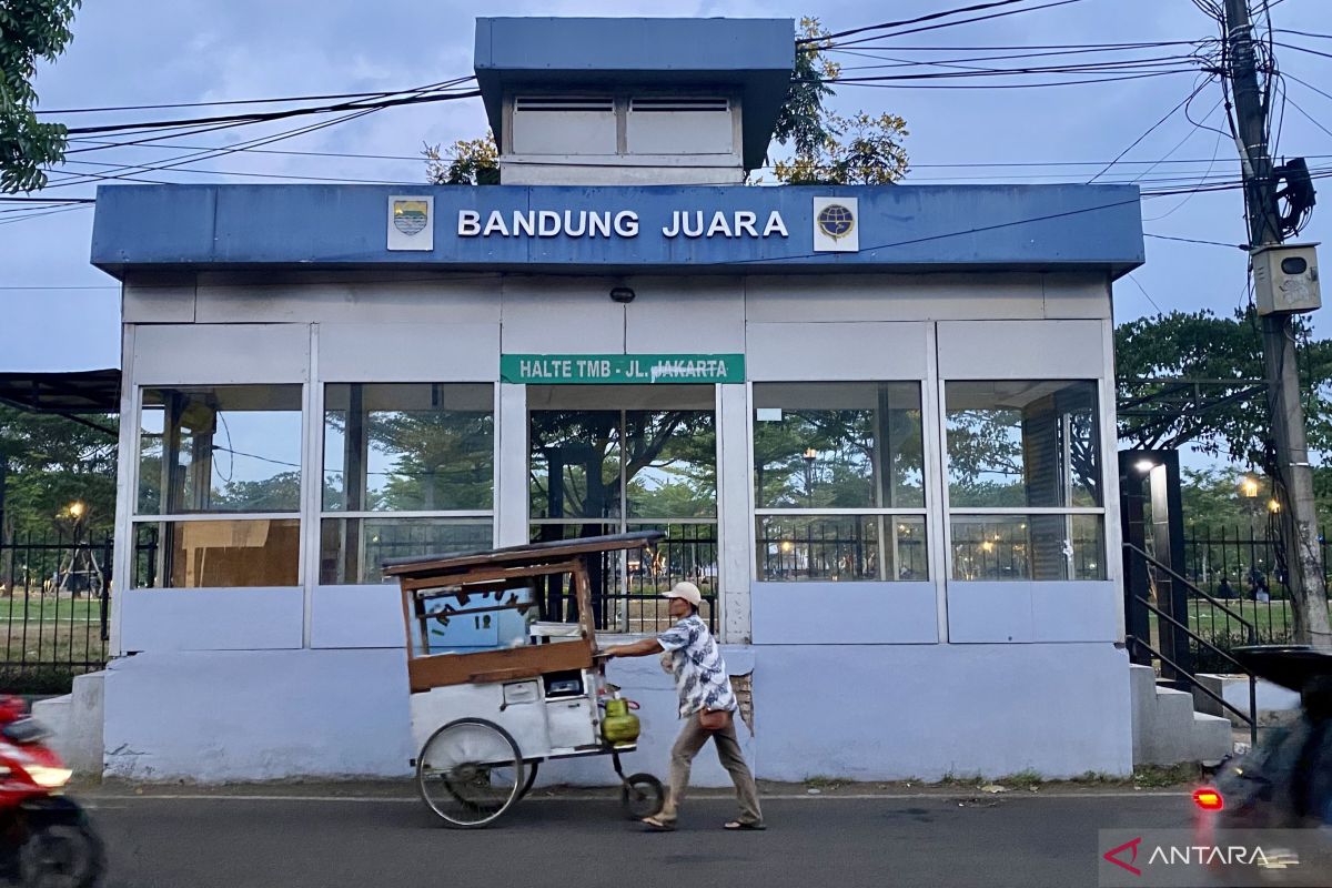 Dishub Kota Bandung revitalisasi puluhan halte yang terbengkalai