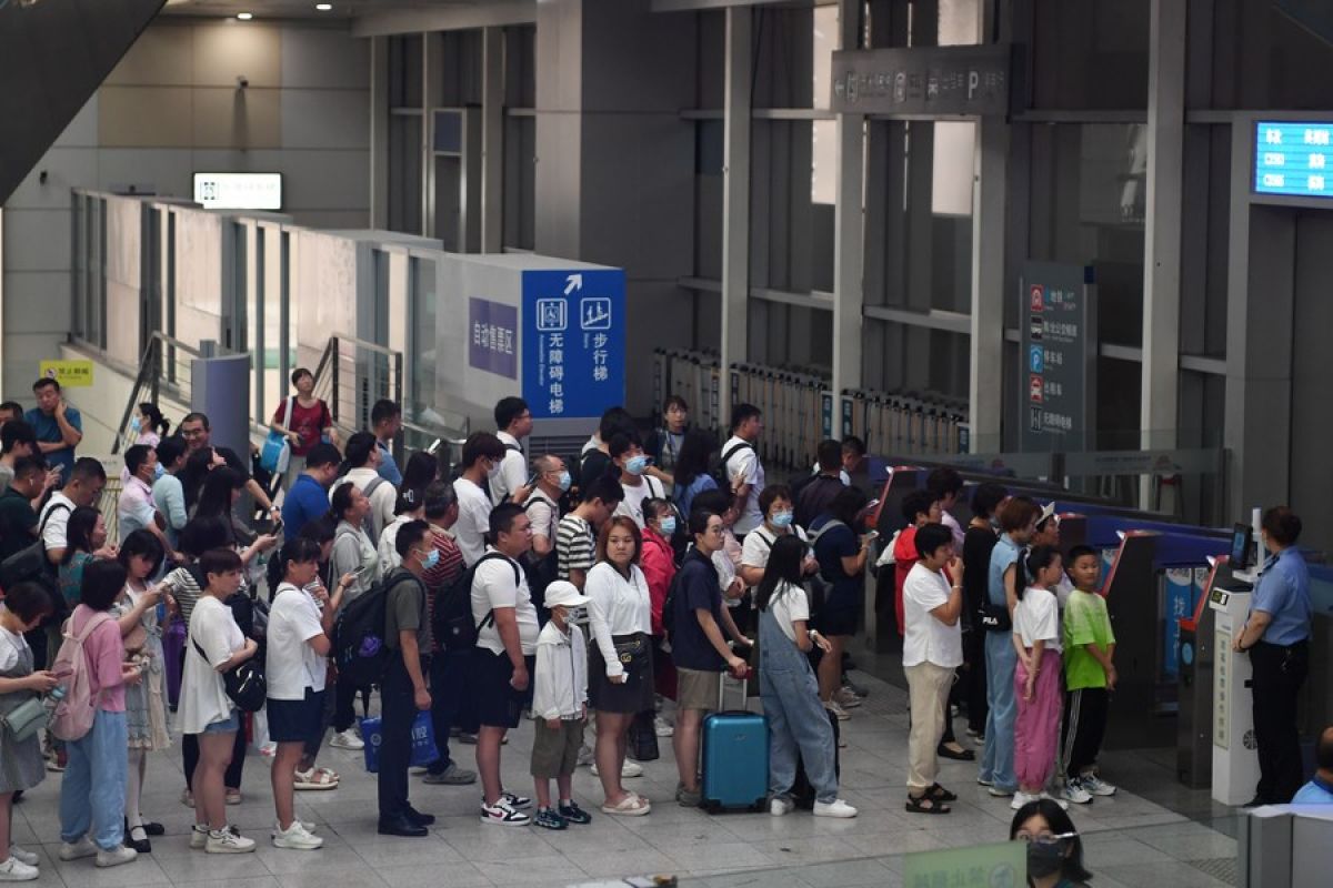 Jumlah penumpang kereta China meroket dalam tiga kuartal pertama 2023
