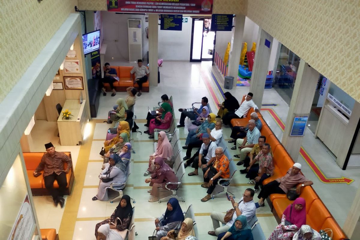 Imigrasi Padang layani pembuatan paspor bagi puluhan calon jemaah haji