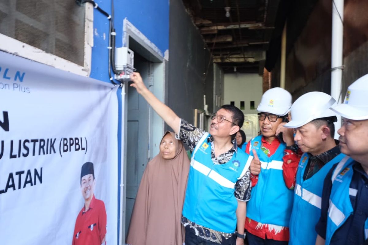 PLN: 175 warga prasejahtera di Makassar dapat sambungan listrik gratis