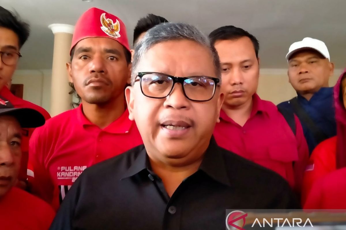 Gibran sudah dikuningkan Golkar, ungkap Hasto