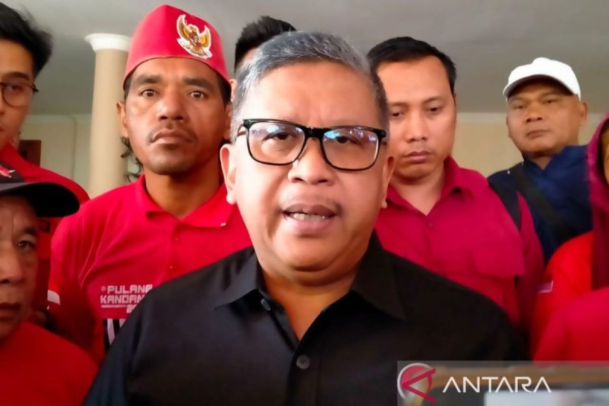 Hasto tegaskan PDIP tetap berada di kabinet Jokowi