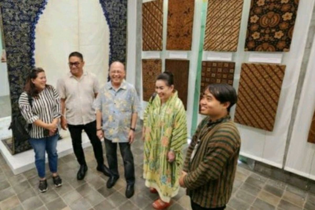 Wakili Poetra Nusantara Institute, Mario Teguh hadiri Pameran Batik Mangkunegaran Angsukayana di Solo