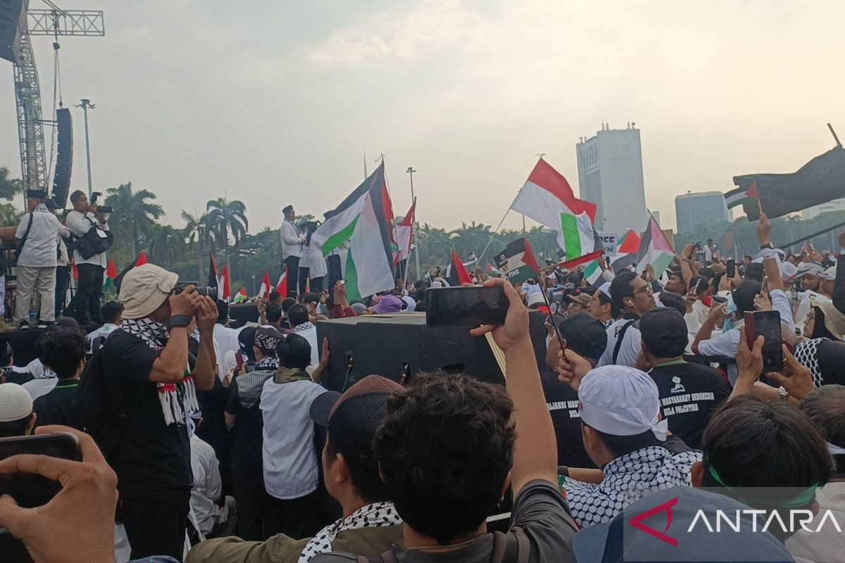 Ribuan massa bela Palestina padati kawasan Monas Jakarta