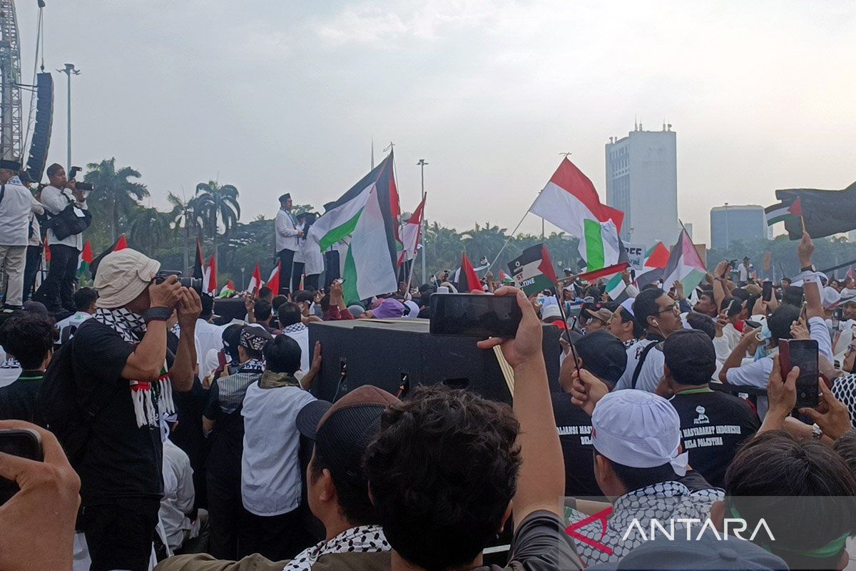 Massa Aksi Bela Palestina Penuhi Kawasan Monas Antara News