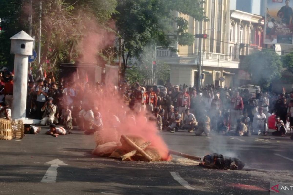 Pemkot Surabaya gelar Parade Juang 2023 jelang peringatan Hari Pahlawan
