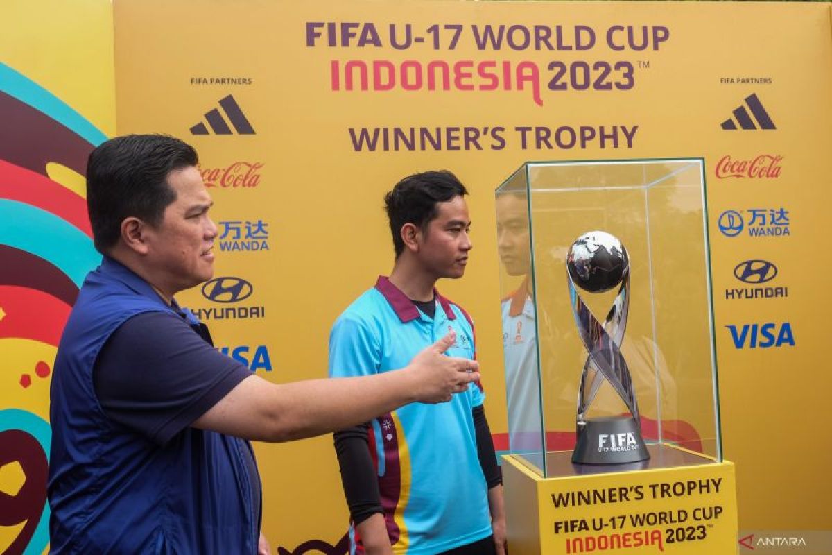 Erick Thohir sambut Presiden FIFA saat tiba di Indonesia