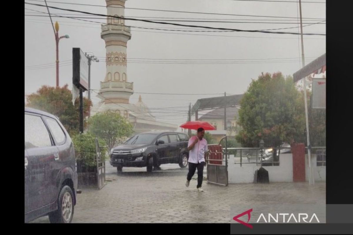 BMKG: Wilayah Kalteng berpotensi hujan lebat disertai petir