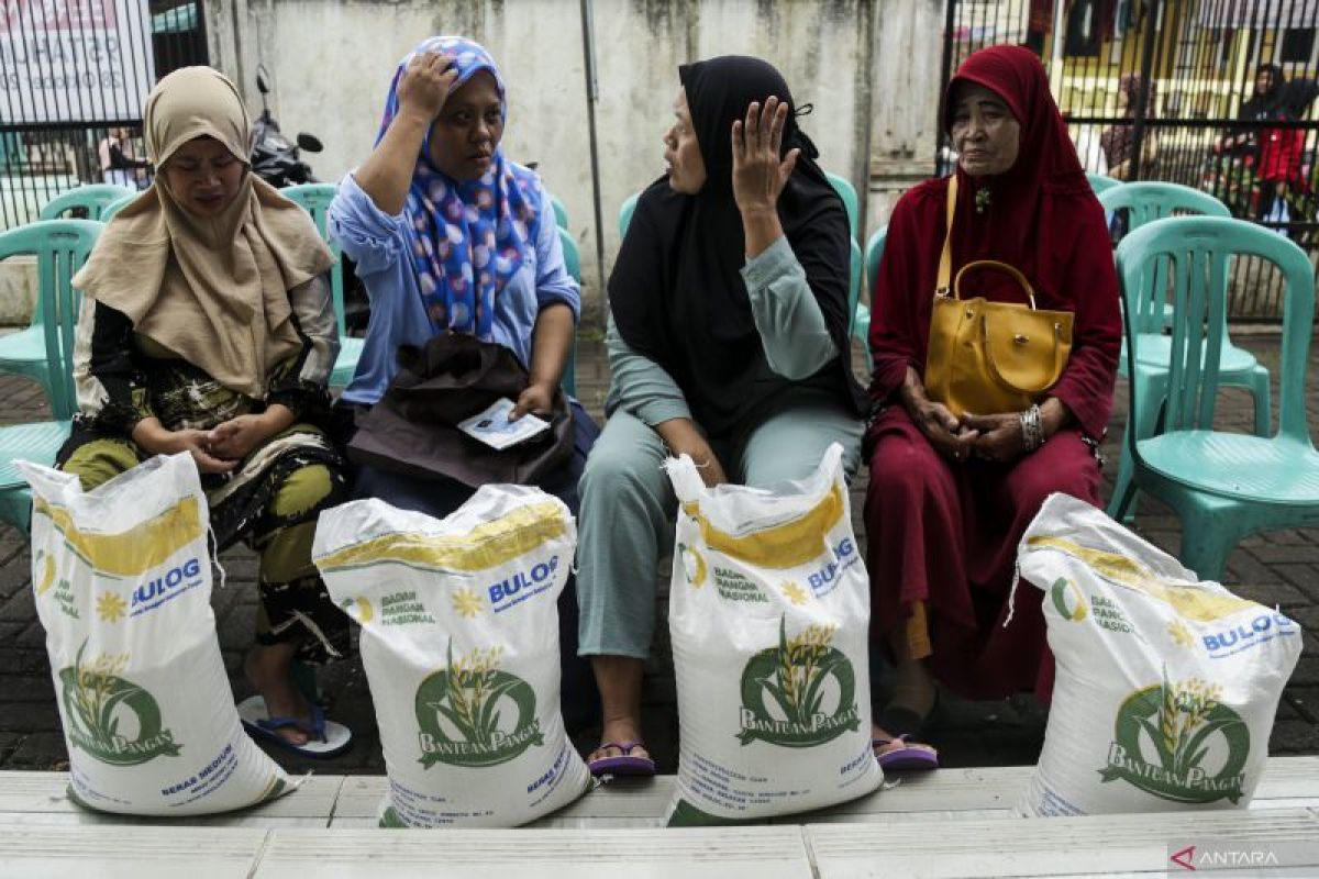 Indonesia's all-out war against extreme poverty in 2023