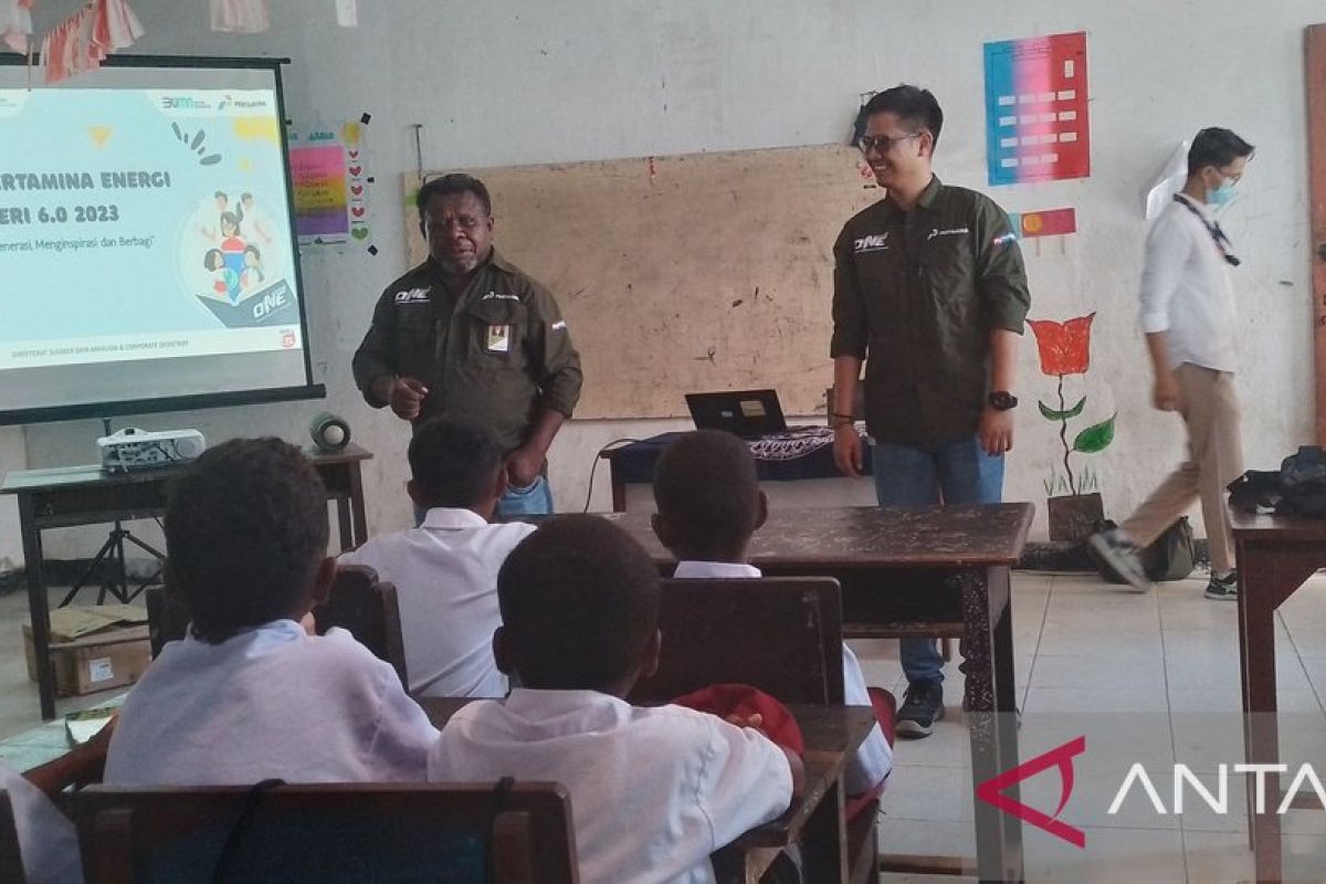 PT Pertamina Papua mengajar siswa SD YPK Ayapo tingkatkan mutu pendidikan
